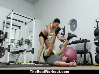 Therealworkout - glorious 個人的な トレーナー ファック クライアント アット ジム