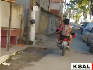Entramos na comunidade pra visitar উম amigo e fizemos muita putaria e varios রচনা - ভিডিও completos না লাল