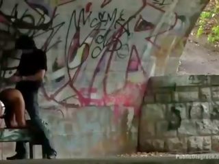 Труден мацка с голям естествен тяло