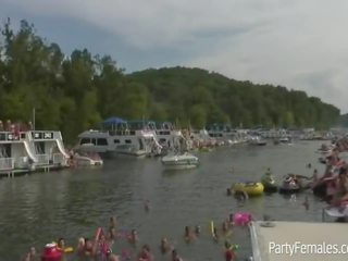 Sensational немовлята вечірка жорсткий на човен під час spring перерву