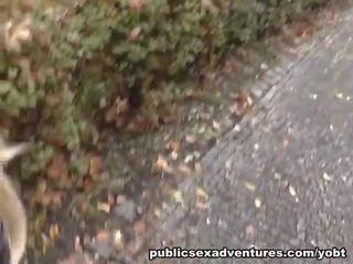 Adventurous білявка йде для публічний ххх