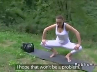 Seductress прецака в йога панталони на открито