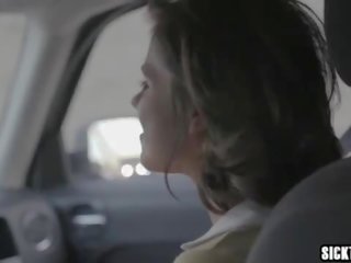 Desirable підліток і її любитель взятий по aliens для вчотирьох
