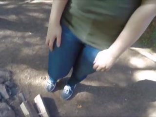Втрачений hiker леді отримує трахкав і приймає анал кінчання