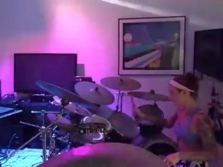 Felicity feline drums і jams з друзі за в сцени