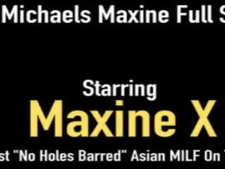 Божевільна азіатська мама maxinex має капот над глава a великий putz в її pussy&excl;