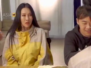 ModelMedia Asia-Slutty Delivery Service-Ling Wei-MD-0238-Best Original Asia X rated movie clip