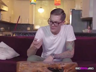 Chesty покоївка серпня тейлор ударів великий статевий член з бос