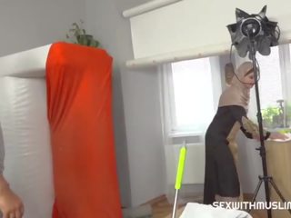 A мусульманин прибирання mademoiselle був покарана для failing для повний в задача