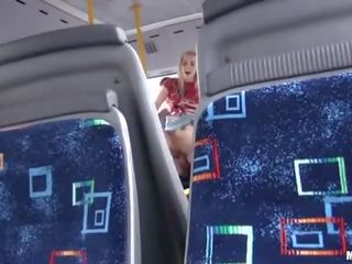 젊은 아라비아 사람 mademoiselle 불면 형사 처음으로 시간 에 그녀의 생활